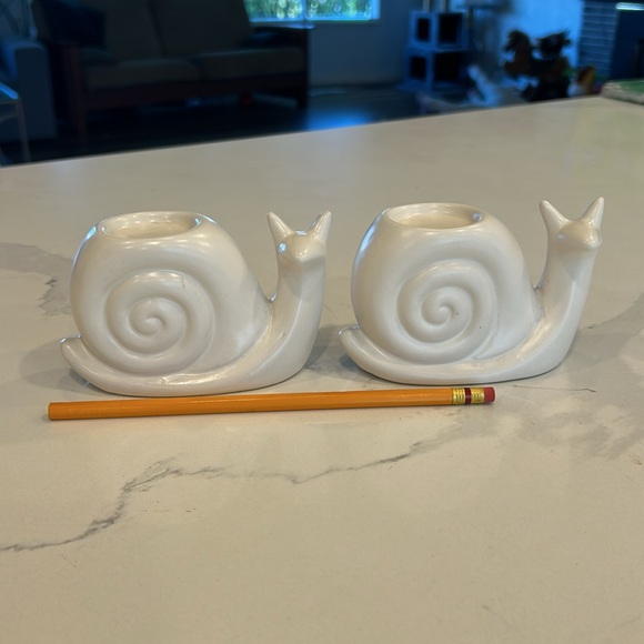 Two White Ceramic Snail Tea Light Candle Holders - Picture 6 of 6
